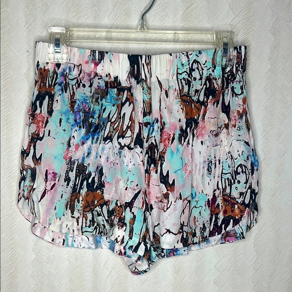 ❤️ FRENCH CONNECTION Women's Isla Ripple Shorts, Day Dream Multi Abstract Print - Picture 2 of 4